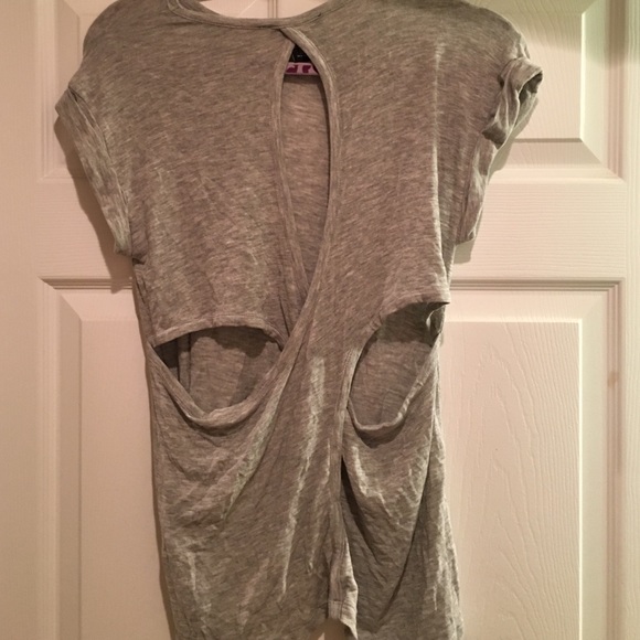 gray shirt