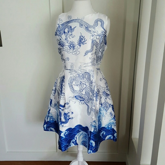 BLUE AND WHITE DRAGON PRINT DRESS - Picture 2 of 4