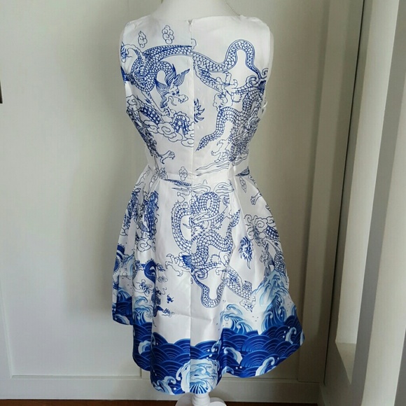 BLUE AND WHITE DRAGON PRINT DRESS - Picture 3 of 4