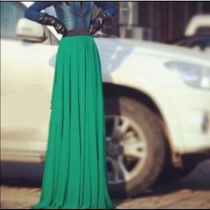 Long emerald green skirt