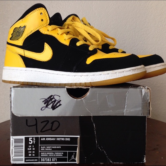 Air Jordan 1 - New Love kids sz 5.5Y