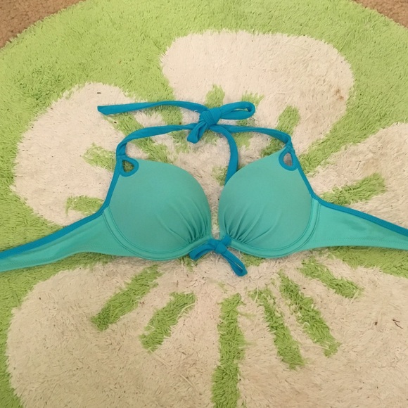 Victoria's Secret bikini top size 32B