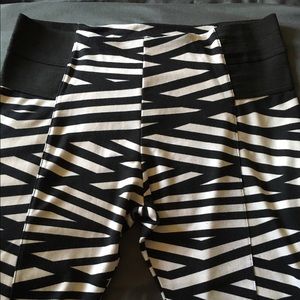 Black and white leggings size 16 to 18.