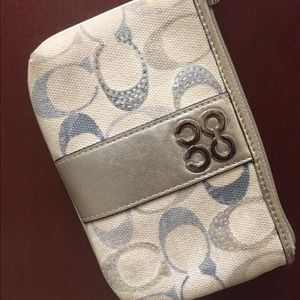 💛 Coach Wristlet/Clutch