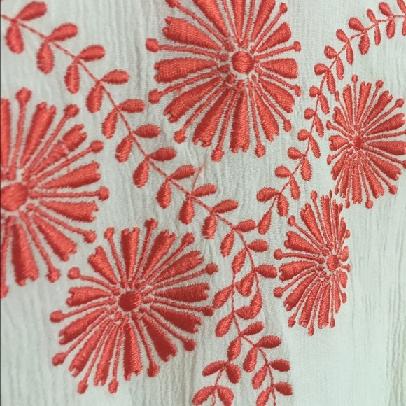 Embroidered Crop Top - Picture 4 of 4