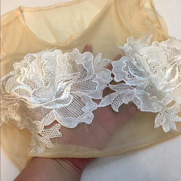 Sheer flower crop top - Picture 3 of 4