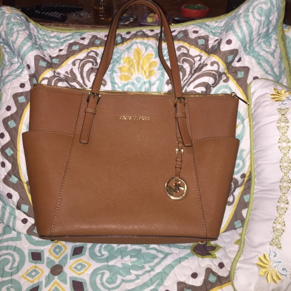 Micheal kors purse!!