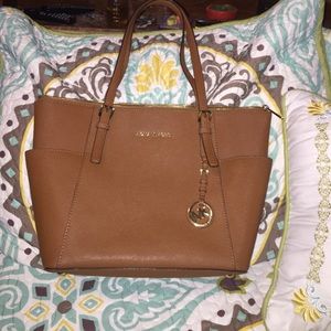 Micheal kors purse!!