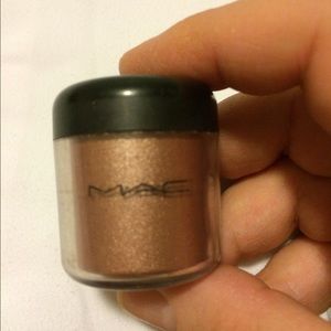 Mac Tan pigment