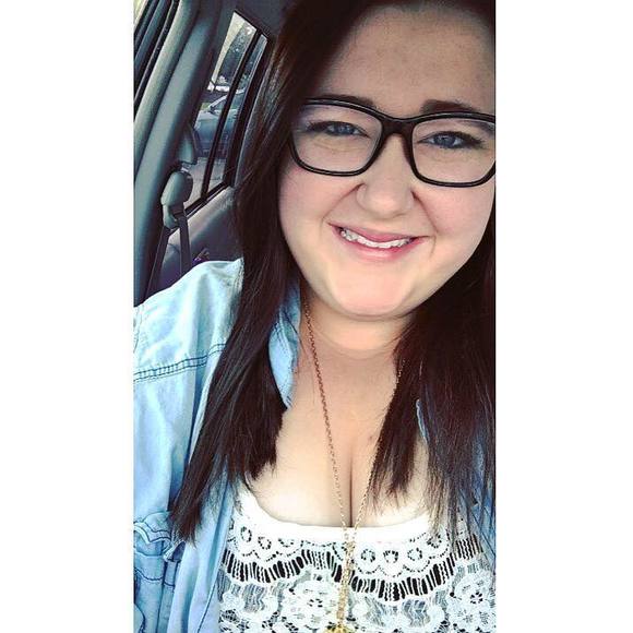 Meet your Posher, Caroline - Picture 1 of 1