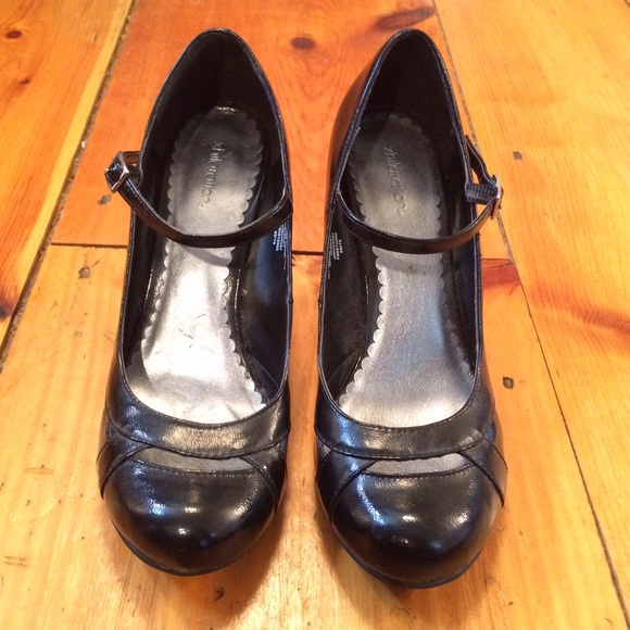 Xhilaration Pumps- New