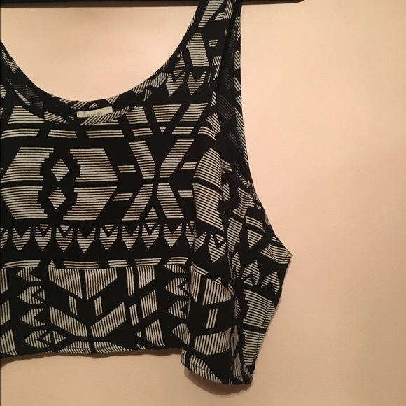 🚫SOLD🚫Urban Outfitters Crop Top - Picture 2 of 3