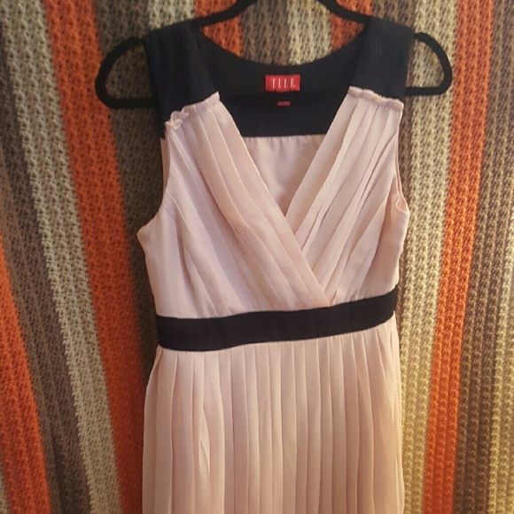 Dress with ruffles in soft pink.