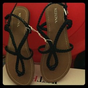 Merona black thong sandals