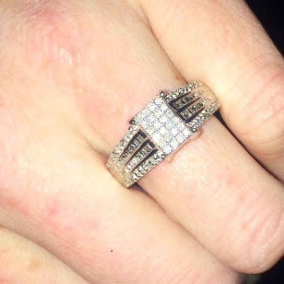 Beautiful diamond ring - Picture 2 of 3