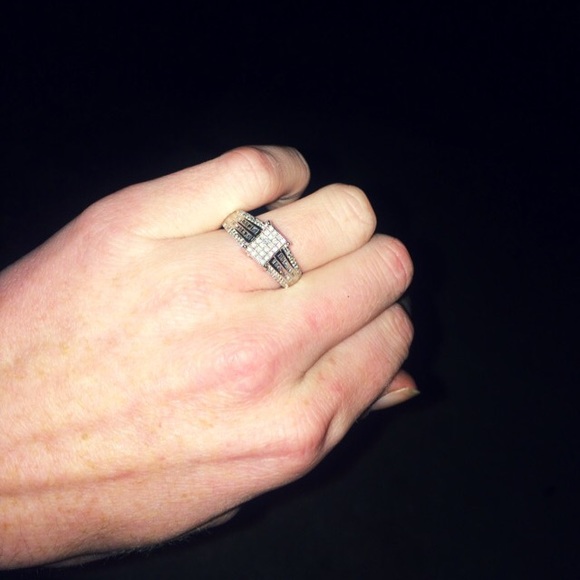 Beautiful diamond ring - Picture 3 of 3