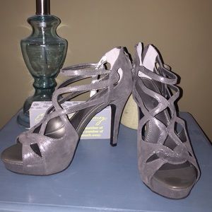 Audrey Brooke dark silver heels size 8