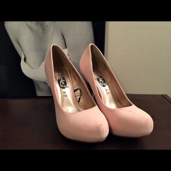 Brand new light pink heels