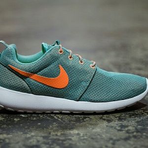 Women's Nike Roshes