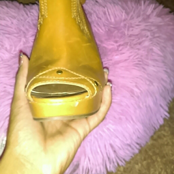 Heels - Picture 3 of 4