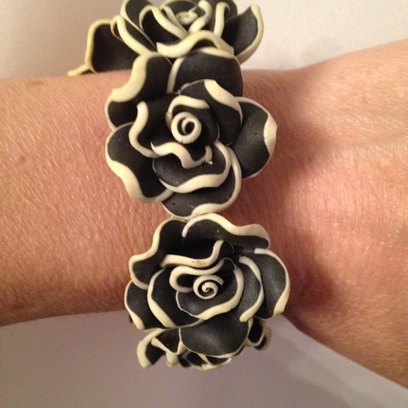 Floral bracelet - Picture 2 of 3