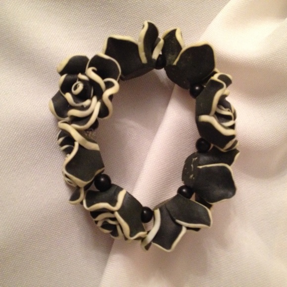 Floral bracelet - Picture 3 of 3