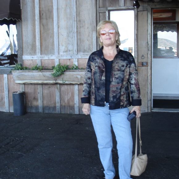 Meet your Posher, Dee