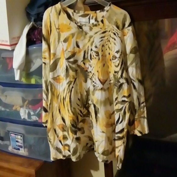 A tiger face top blouse