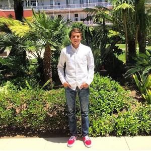 Meet your Posher, Derrick