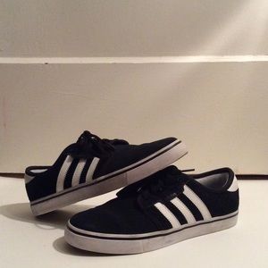 Adidas Lifestyle Low-tops. 7 1/2.