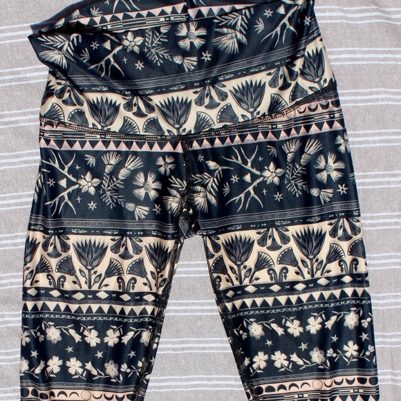 🌛Teeki Moon Flower Yoga Hot Pants🌜