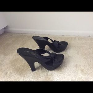 ALMOST NEW - Cathy Jean black leather knot heels