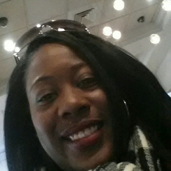 Meet your Posher, Joella - Picture 1 of 1