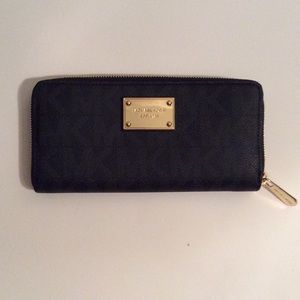 Michael Kors Wallet. NWOT.