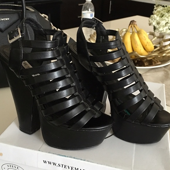Additional pictures! Steve Madden Black wedges - Picture 1 of 2