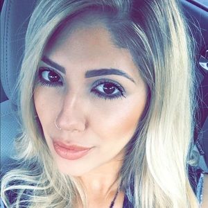 Meet your Posher, Alejandra