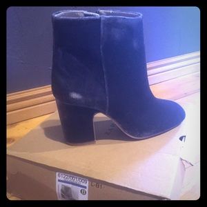 Brand new Zara velvet blue boots.