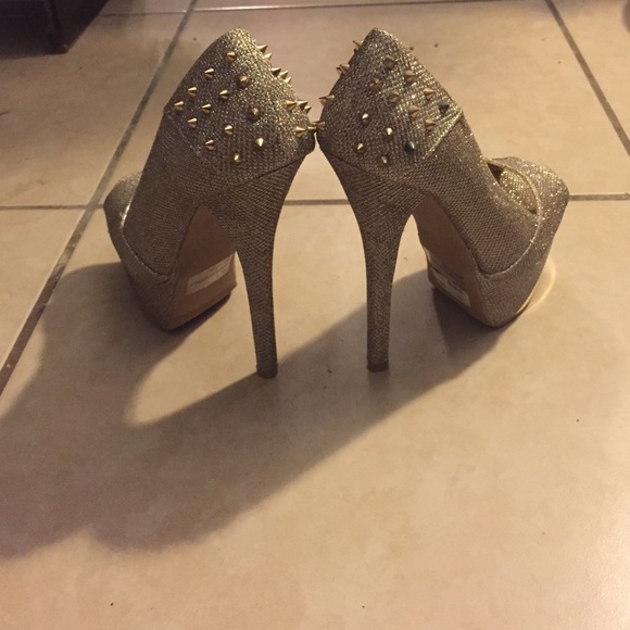 Gold spiked sparkly heels - Picture 2 of 3