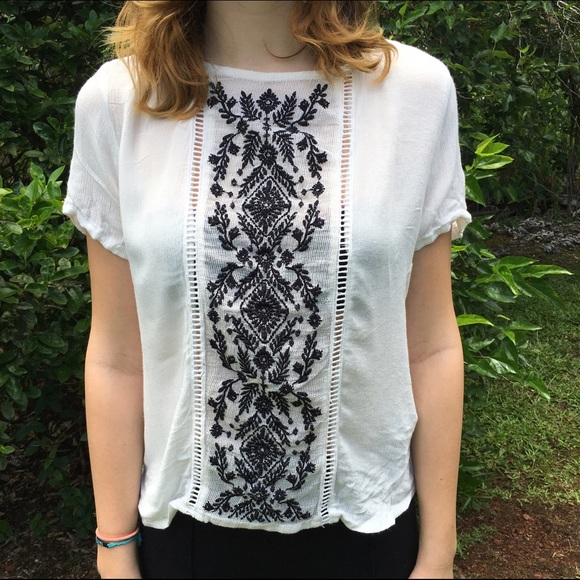 ❌TRADED❌Embroidered Top