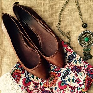 Frye Regina Pointed-Toe Ballet Flats in Cognac