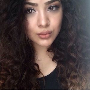 Meet your Posher, Noemi