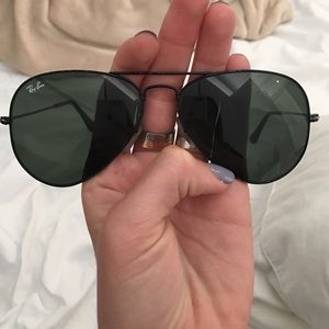 Avatiors black ray bans