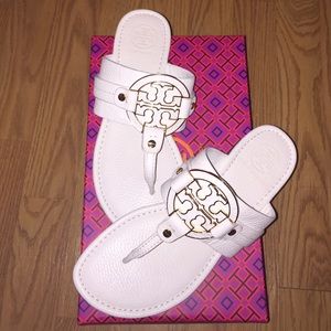 Tory Burch Amanda flat thong- tumbled leather