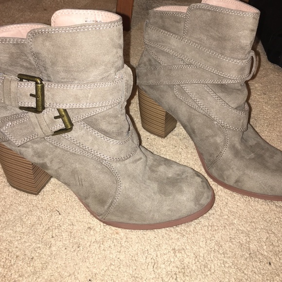American Eagle Heal Boots