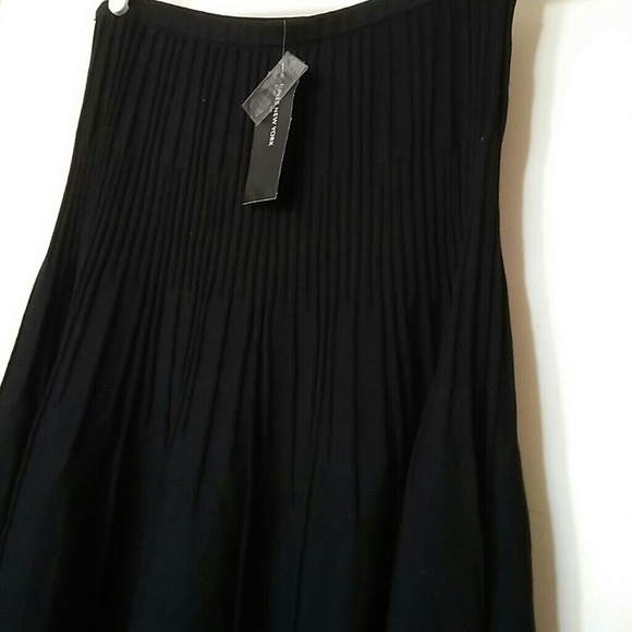 Black Heavy Knit Ribbed Pattern Skirt - Picture 3 of 3