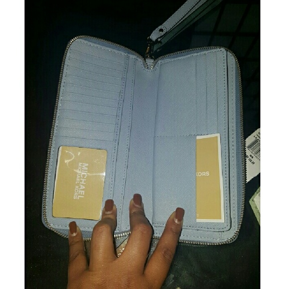 Final MK Jet Set Travel Continental wallet. - Picture 2 of 4