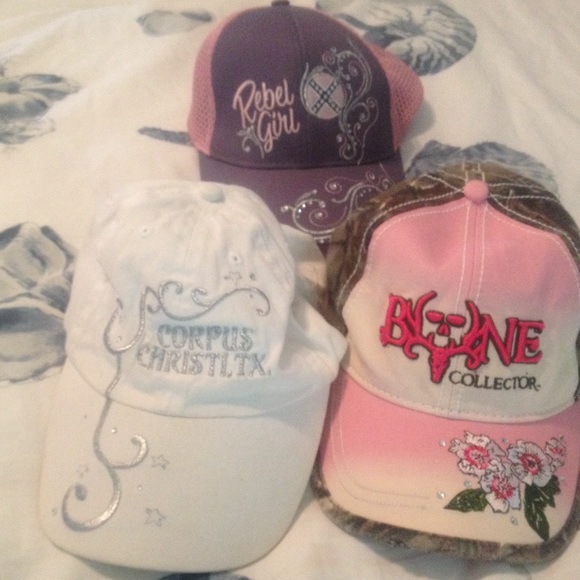 🎈Bundle of 3 hats🎈