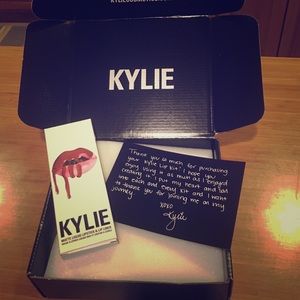 Kylie Lip Kit in Dolce K