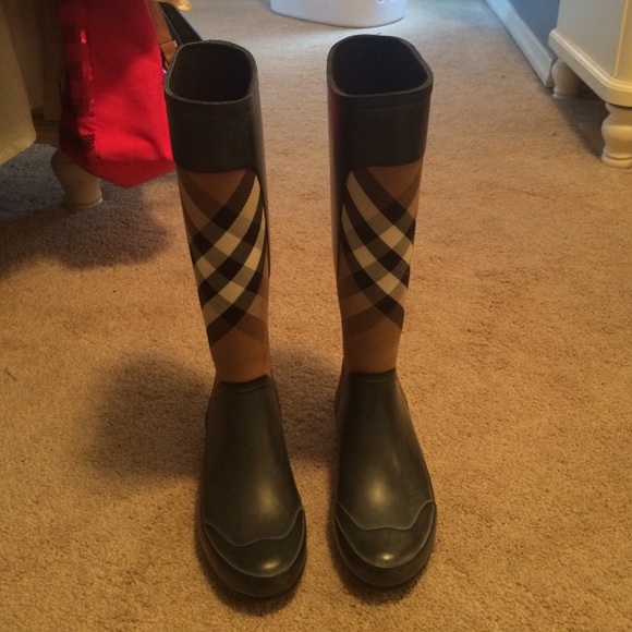 Burberry Shoes - Burberry rain boots
