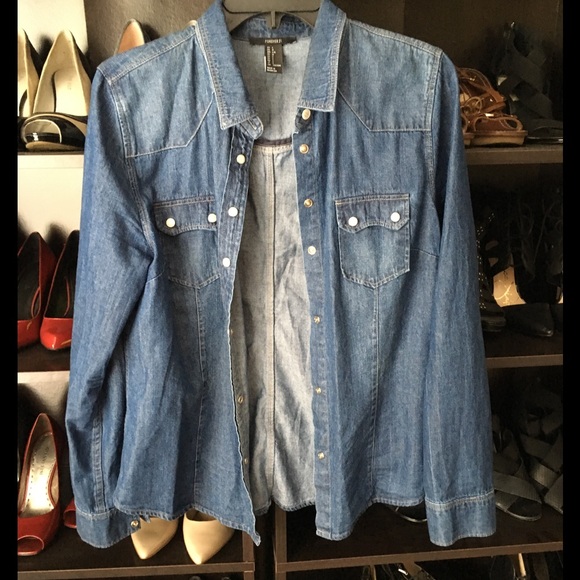 Gently Worn long sleeve jean jacket